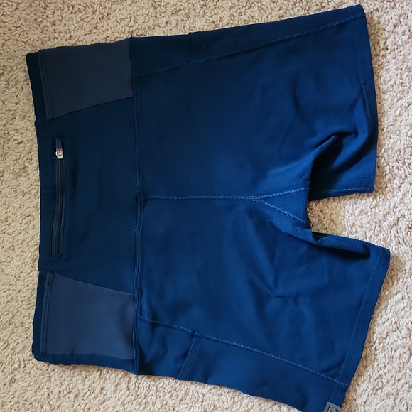 Oiselle Roga Shorts - Size 6 - Picture 3 of 3